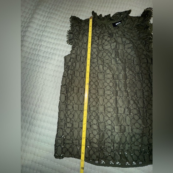 Maeve by Anthropologie Eyelet Flutter Sleeve Top. Forest Green  Size 0. EUC - Picture 5 of 12